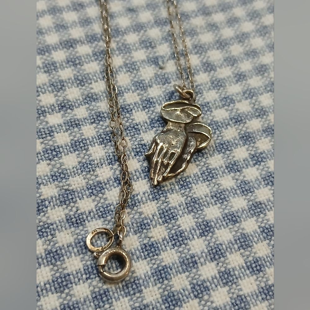925 Sterling Silver - Vintage  Prayer Hands Pendant & Chain Necklace